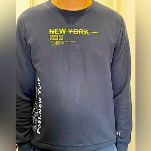Black and green New York long sleeve crewneck sweater!